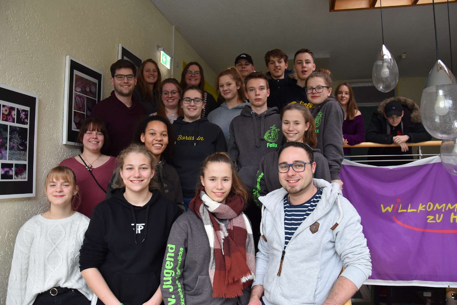 Gruppenfoto der ehrenamtlichen und hauptamtlichen Mitarbeitenden der Ev. Jugend Holzwickede und Opherdicke