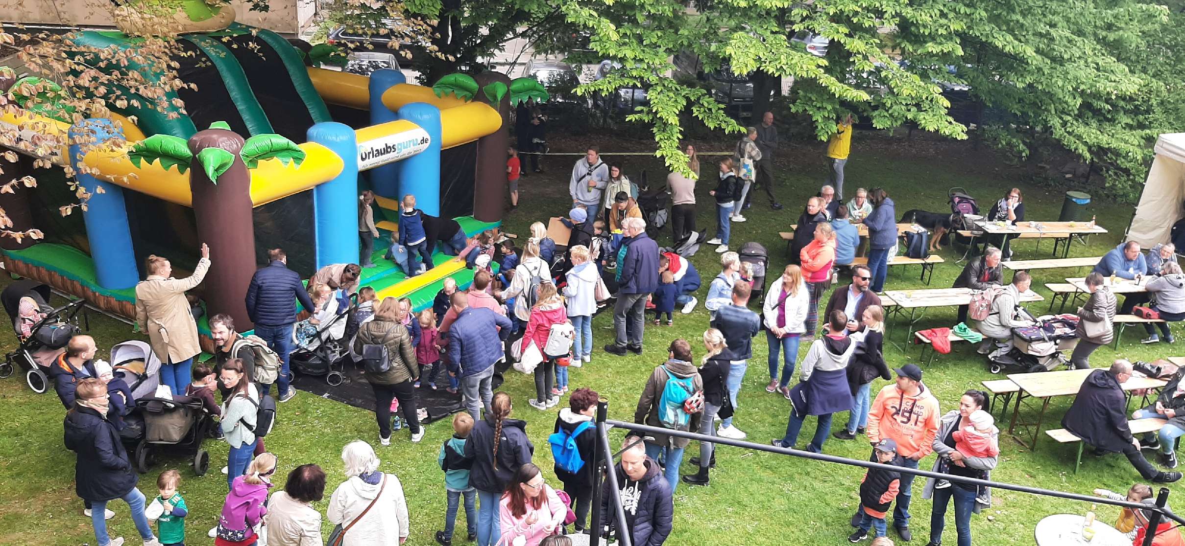 Maifest der Ev. Jugend Hüpfburg